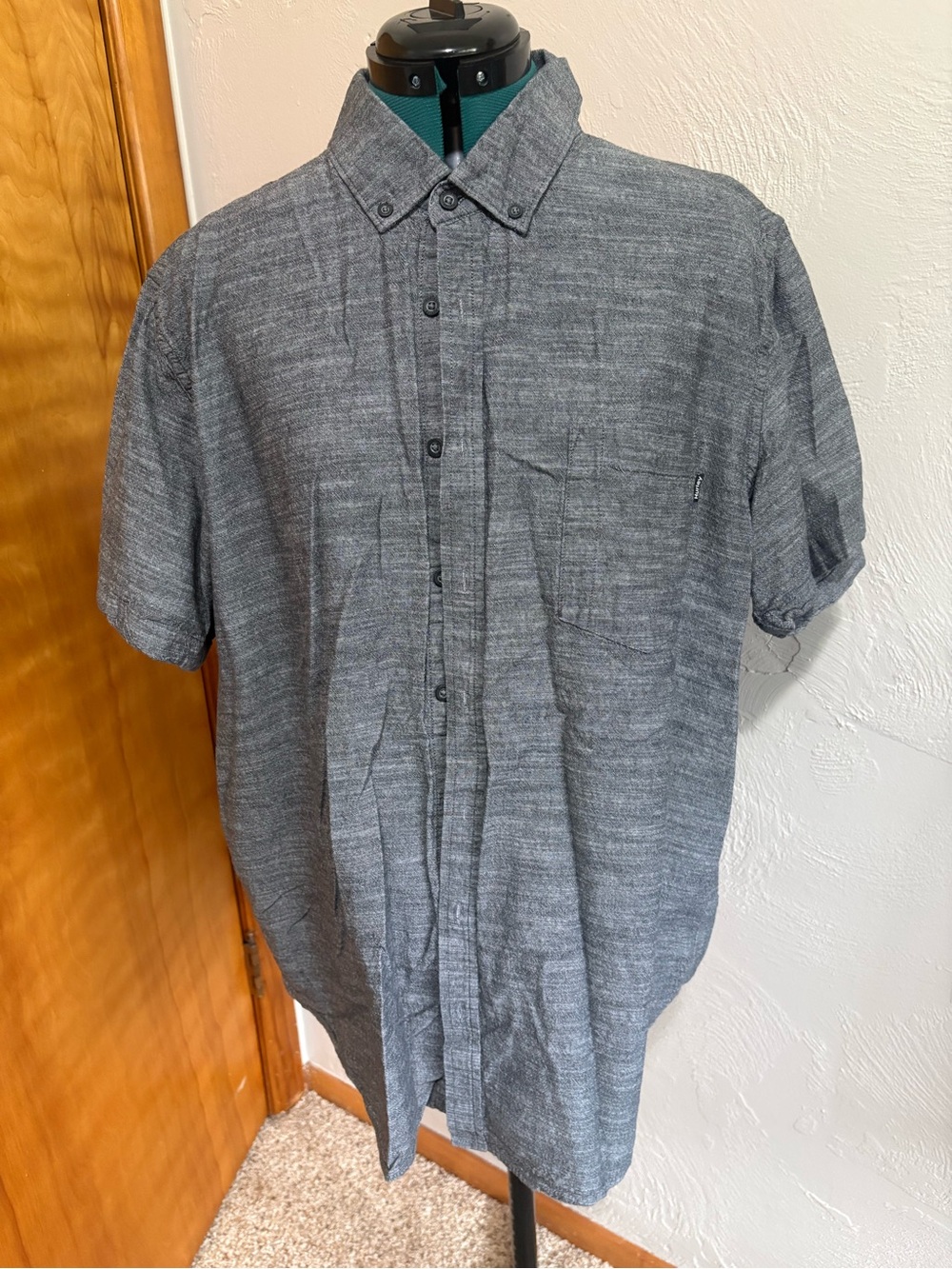 Hurley Men's Gray Short-Sleeve Button-Down Shirt
